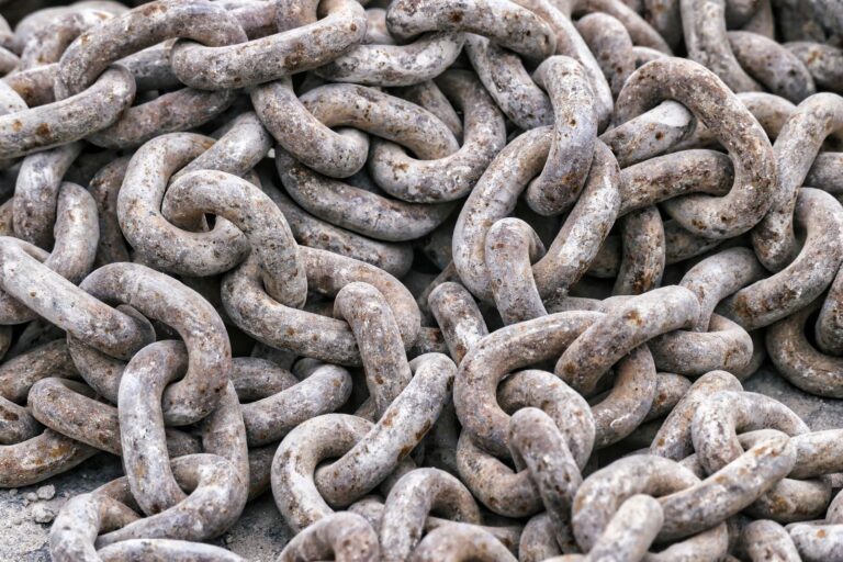 Metal chain links representing backlinks